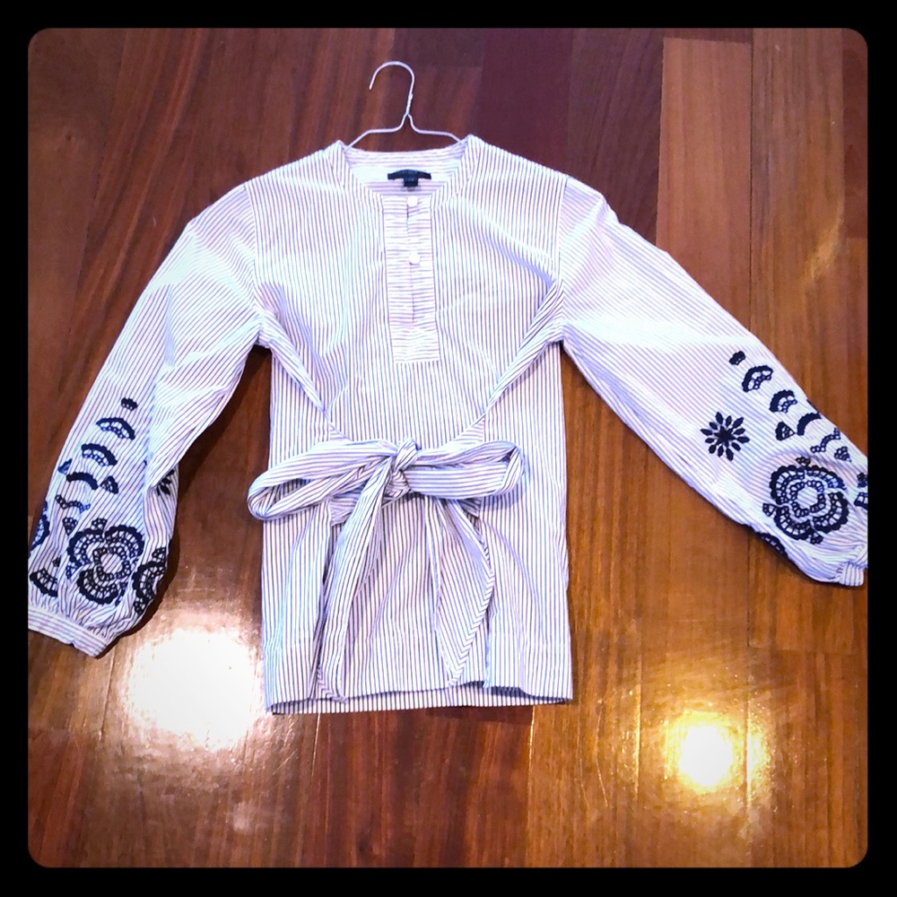 Jcrew embroidered sleeve tie front top size xxs